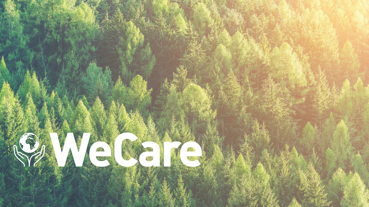 Natur og WeCare-logo i forgrunden