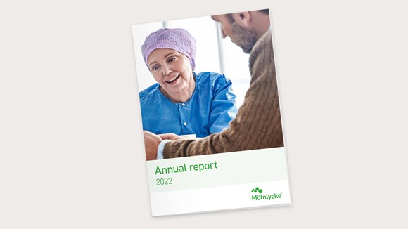 Cover of Mölnlycke integrated Annual Report 2022 with a female healthcare professional talking to a man