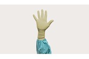 Hånd iført Biogel handske