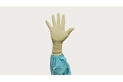 Hånd iført Biogel handske