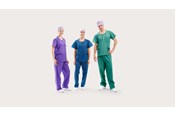 Tre klinikere iklædt BARRIER® uniform – Extra Comfort
