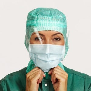 Sundhedsmedarbejder folder maske helt ud
